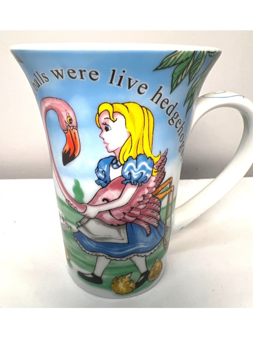 Alice In Wonderland Porcelain Mug With Illustrated Flamingo & Queen Of Hearts De